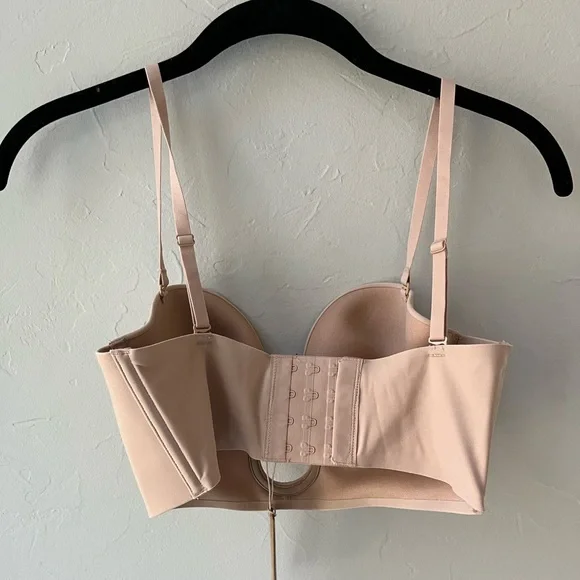 NWT SKIMS SHAPEWEAR DEEP PLUNGE STRAPLESS BRA CLAY S